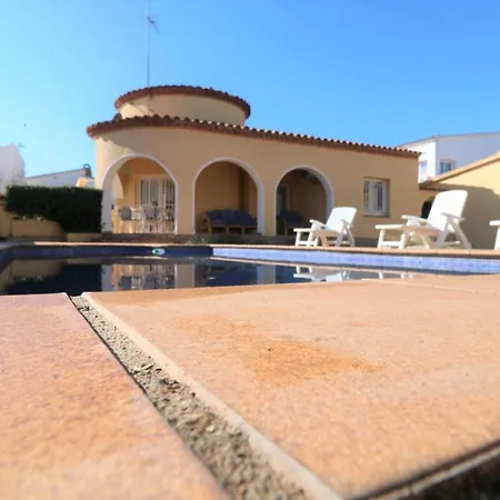 Montseny 3 Holiday home Empuriabrava